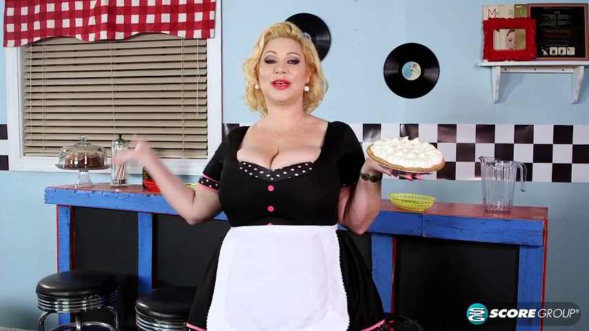 Les gros seins de la serveuse